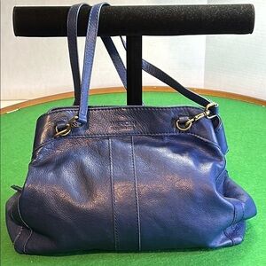 AMERICAN LEATHER CO BLUE SOFT LEATHER TRIPPLE ENTRY BUCKET SHOULDER BAG